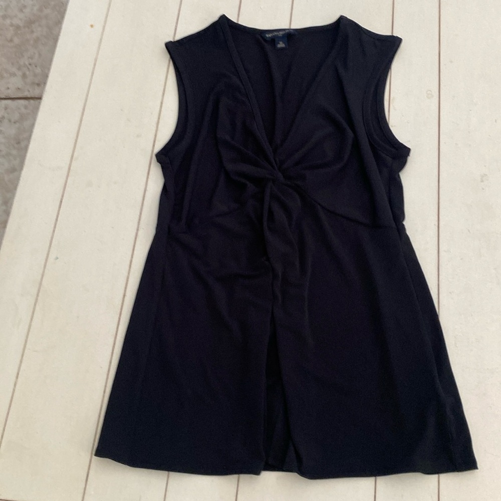Banana Republic v neck sleevless blouse.